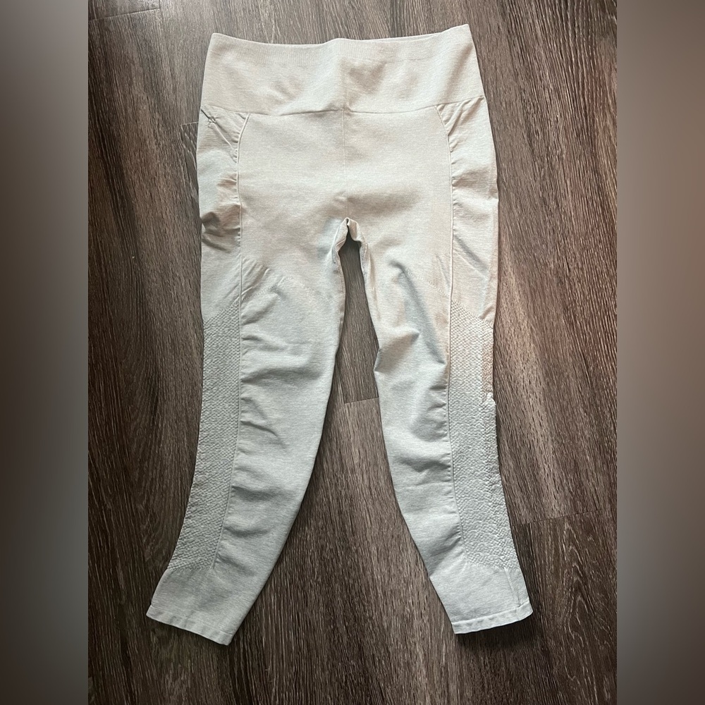 Light gray Fabletics leggings!